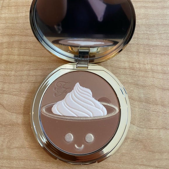 ✨LIMITED EDITION✨ Brand NEW Too Faced Bronzer. - Picture 5 of 6